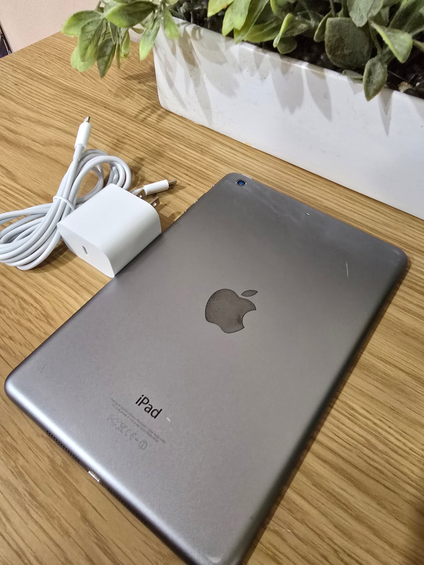 Apple Ipad Mini 2 With Charger Refurbished